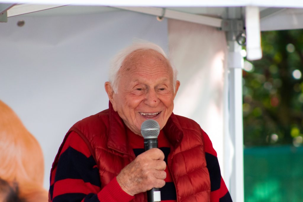 A 101 ans le Dr Klein fait toujours des discours