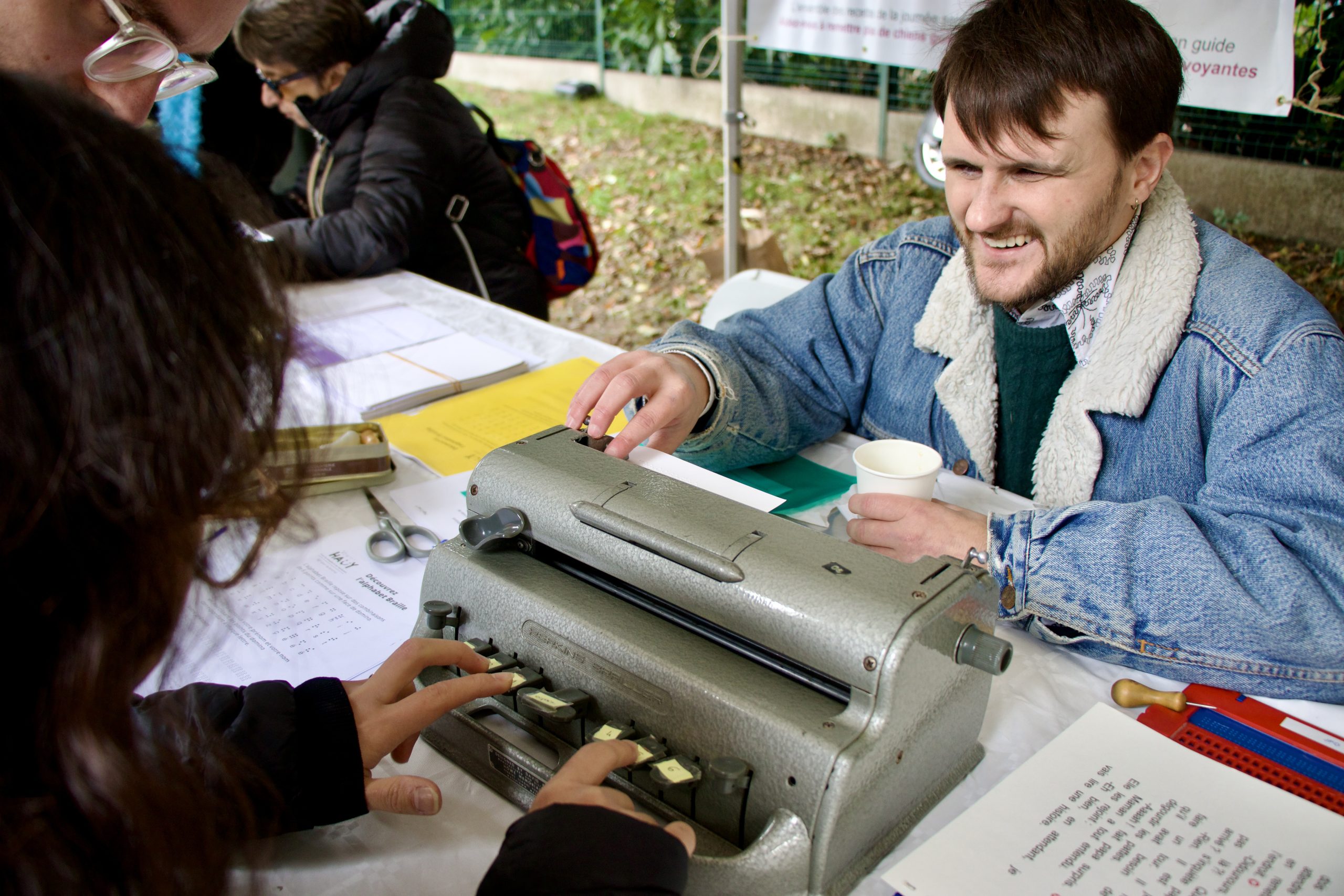 Initiation au braille avec une Perkins