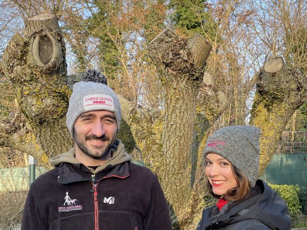 bonnet avec pompom gris et bonnet sans pompom gris