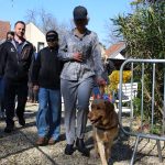 Timy, sa maîtresse et sa famille sur un atelier