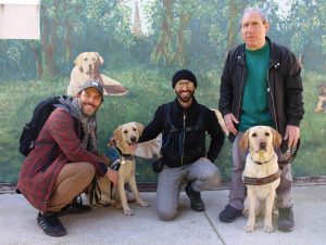 Ubi, son maître, sa famille et la nouvelle élève de la famille