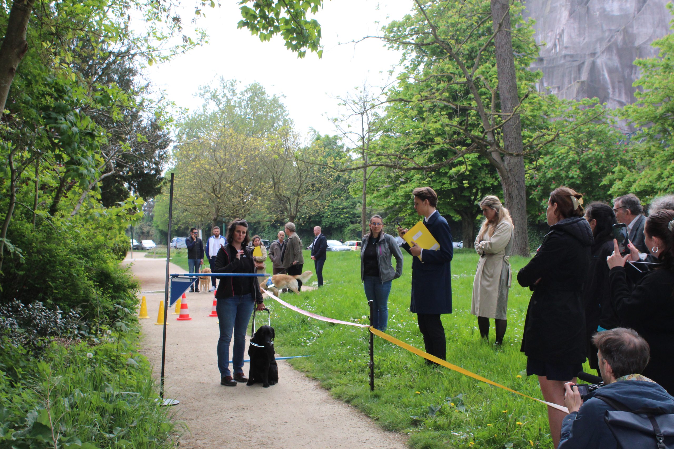 Démonstration d'une séance d'éducation faite devant la ministre
